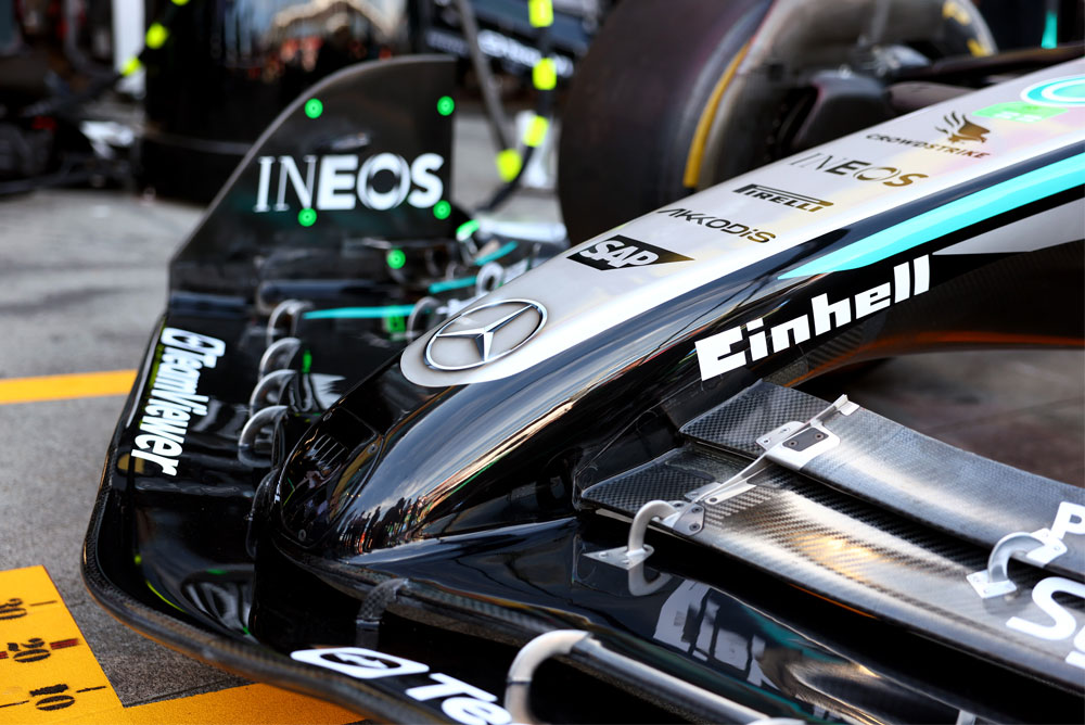 Auto da corsa di Formula 1 con marchio Einhell.
