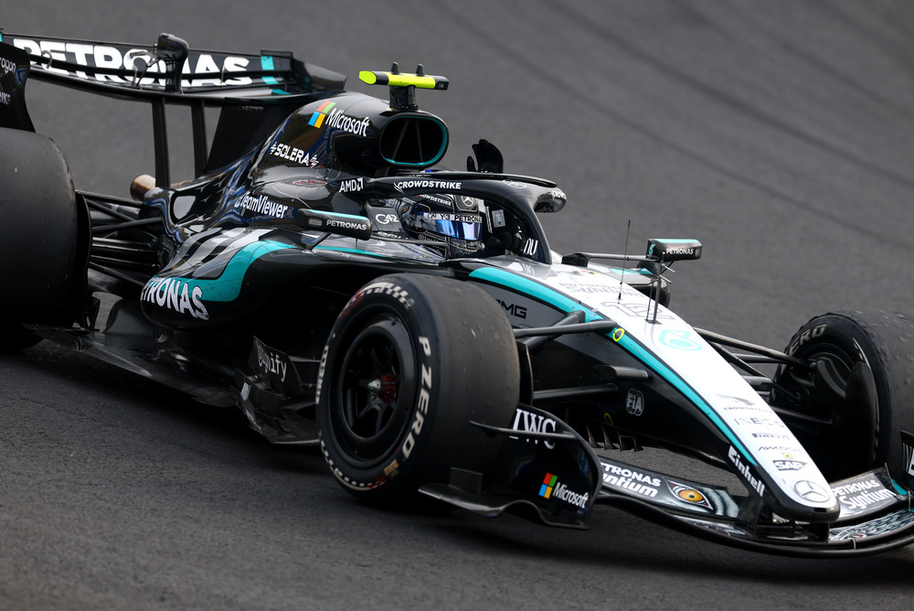 Monoposto Mercedes di Formula 1 in pista