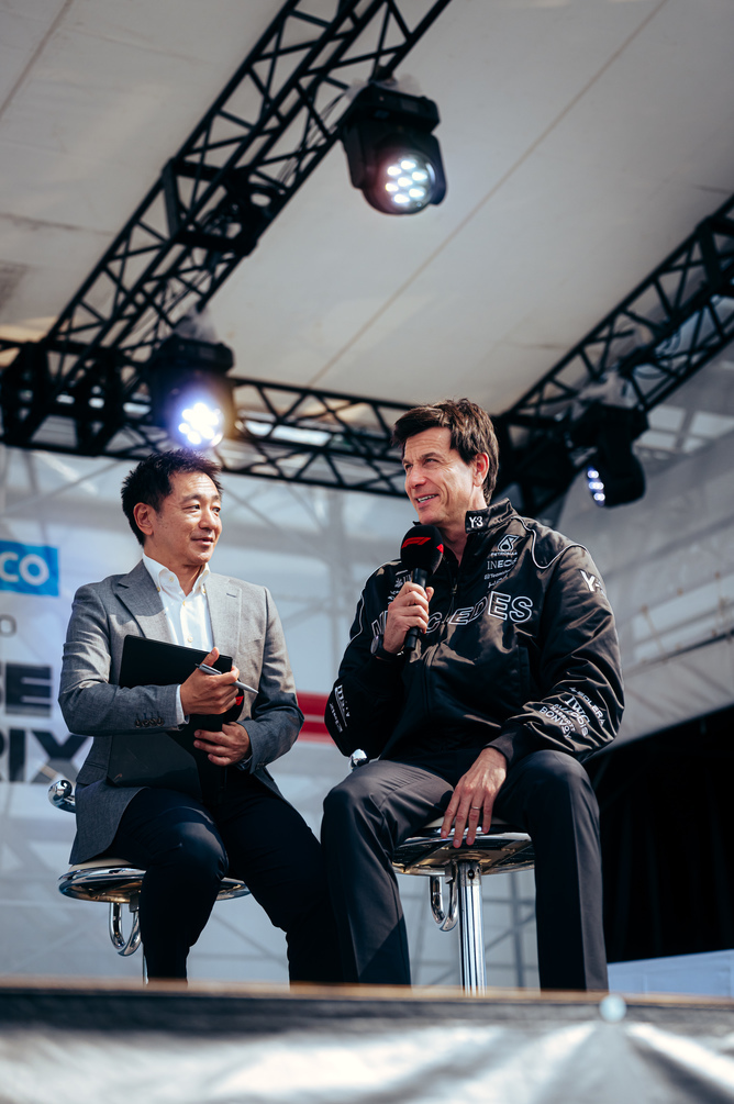 Toto Wolff intervistato sul palco